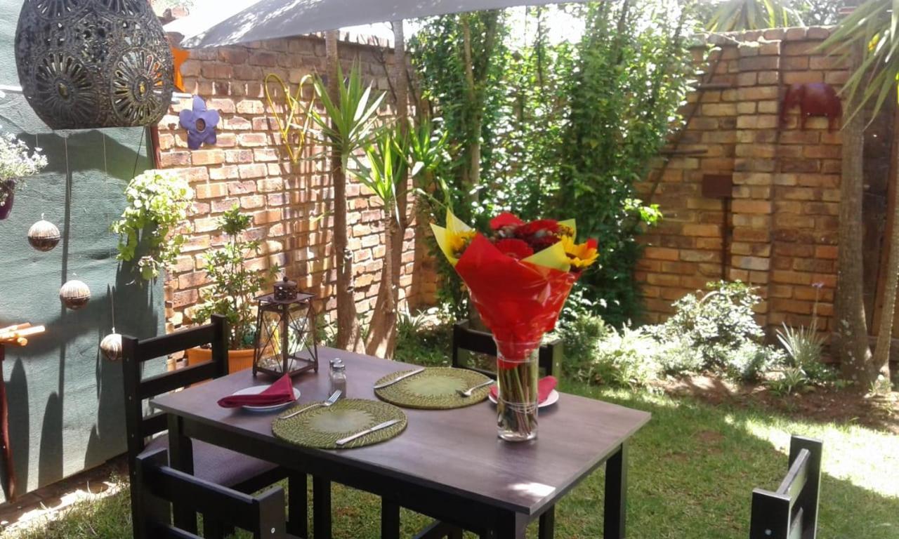 The Lazy Grape Guest Lodge & Spa Benoni Exterior foto