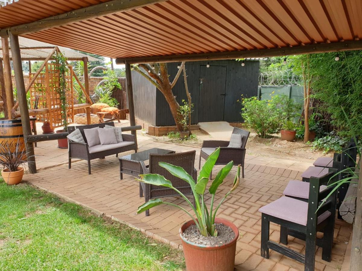 The Lazy Grape Guest Lodge & Spa Benoni Exterior foto
