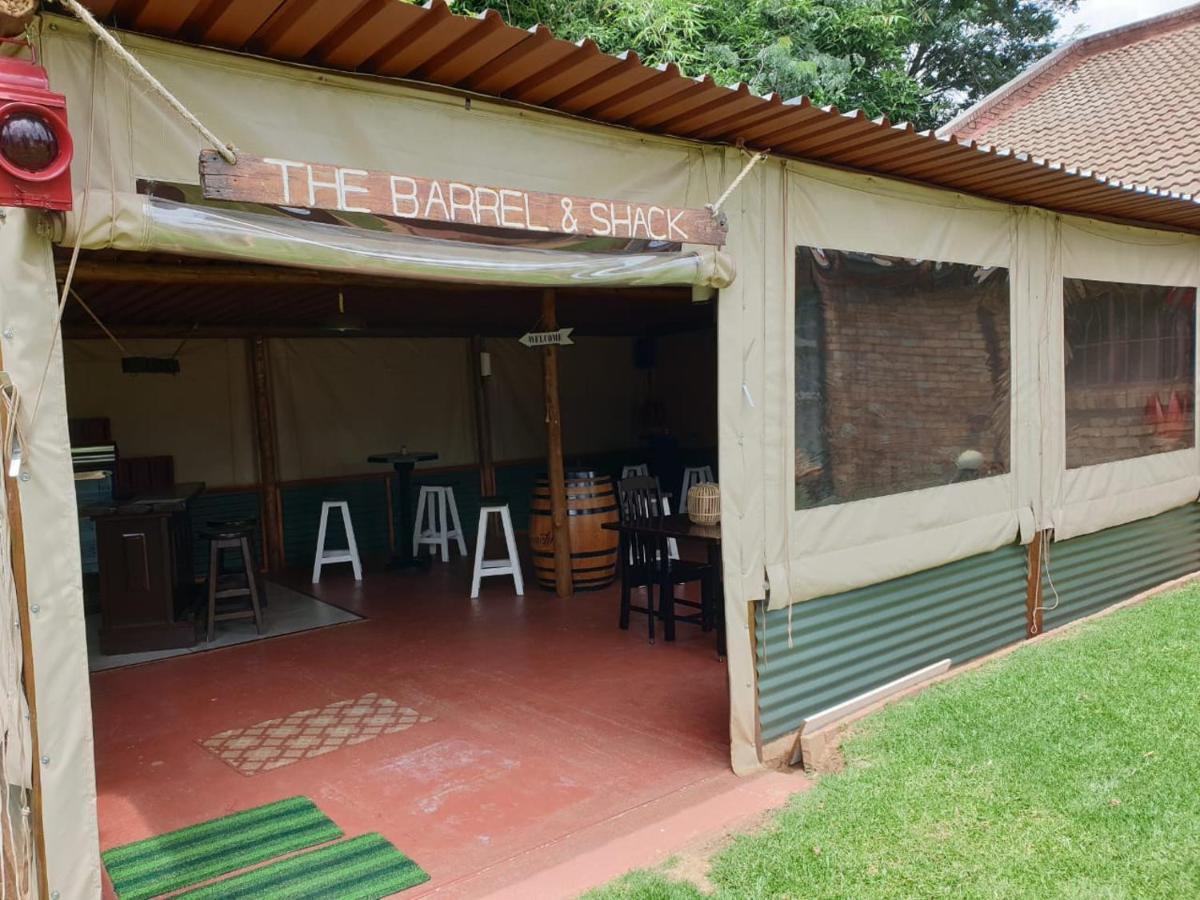 The Lazy Grape Guest Lodge & Spa Benoni Exterior foto