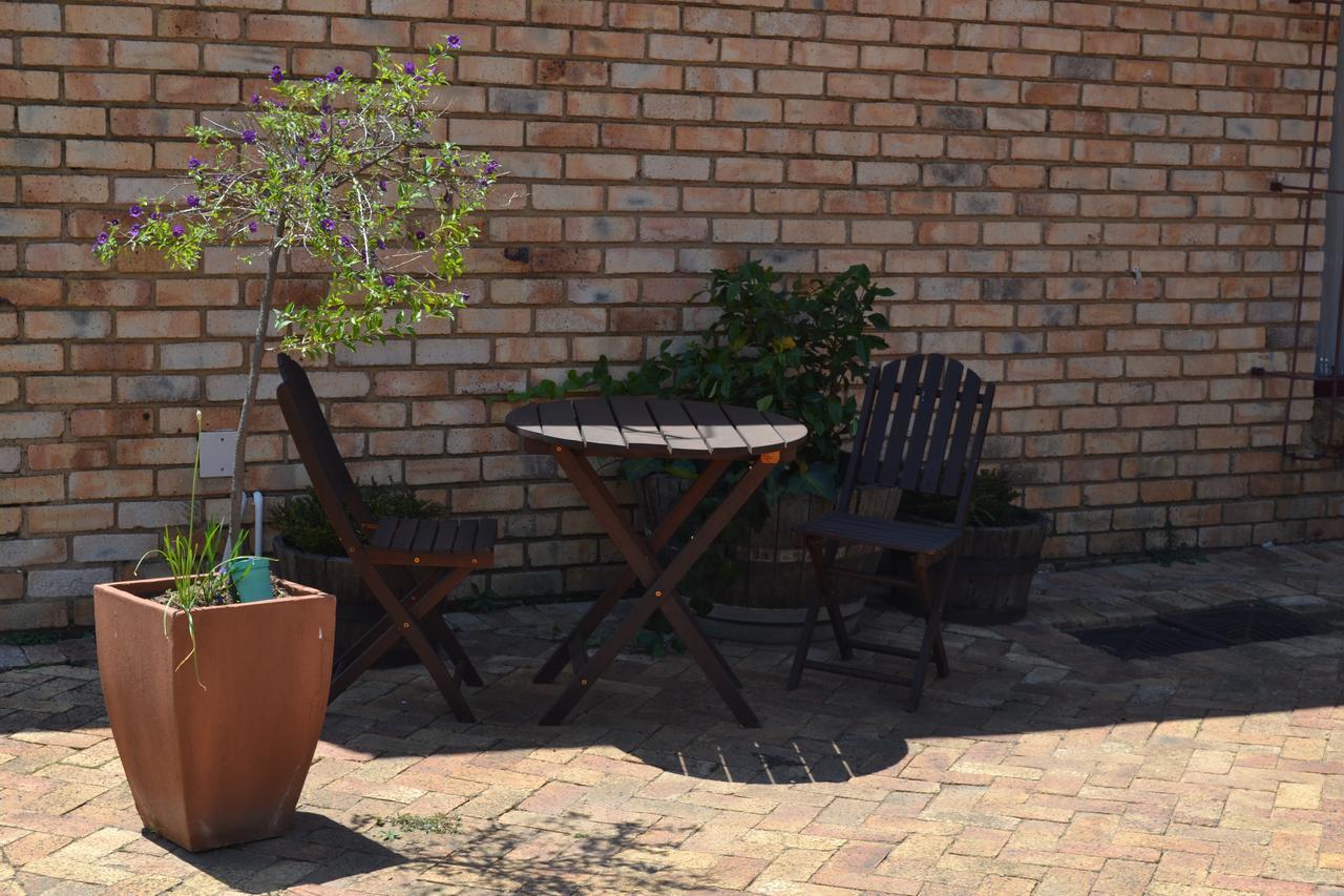 The Lazy Grape Guest Lodge & Spa Benoni Exterior foto